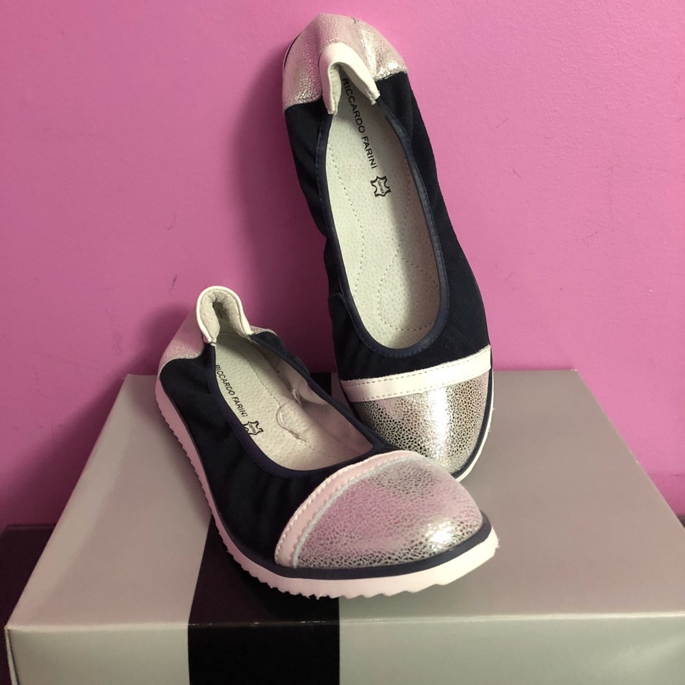 Ricardo Farini Flats size 8US/39EU.